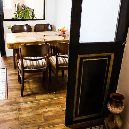 Roth's Apartament *