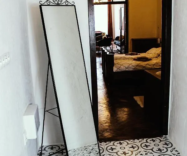 شقة Roth's كَشّا